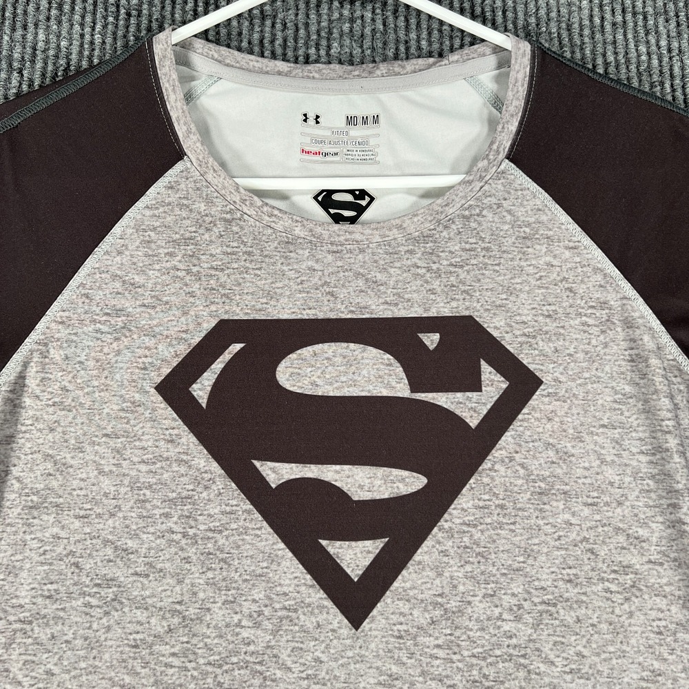 Under Armour Shirt Womens Medium Superman Fitted Heat Gear Short Sleeve Crew